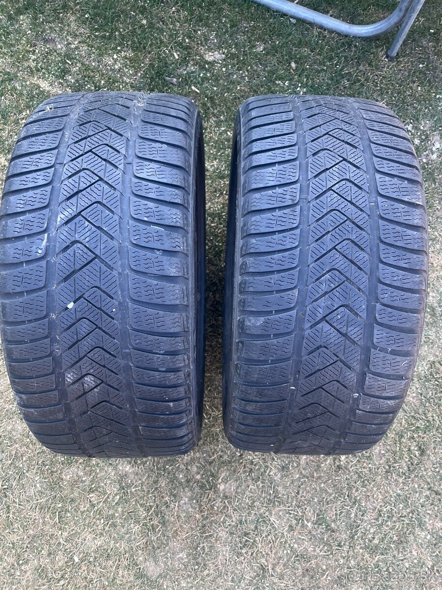 ))( Pirelli Sottozero 3 RSC 255/40 R18