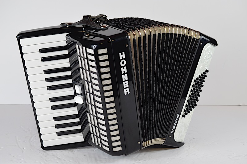 Predám akordeón Hohner Student 48 basový- top stav,