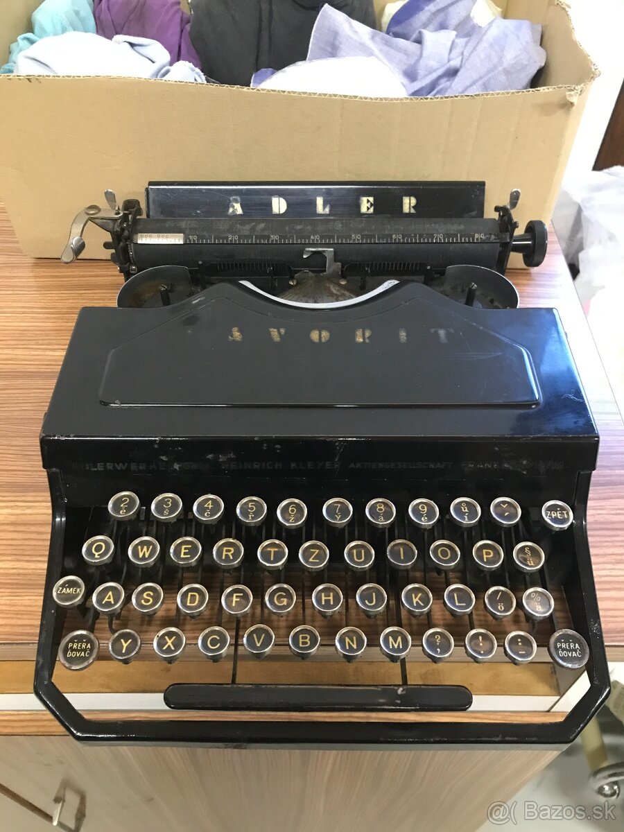 písací stroj Adler