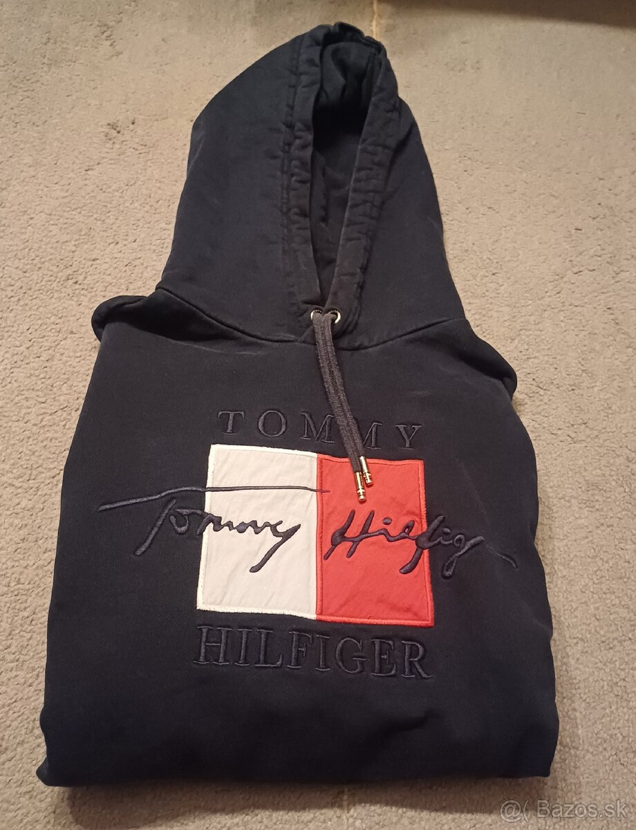 Tommy Hilfiger tmavomodrá