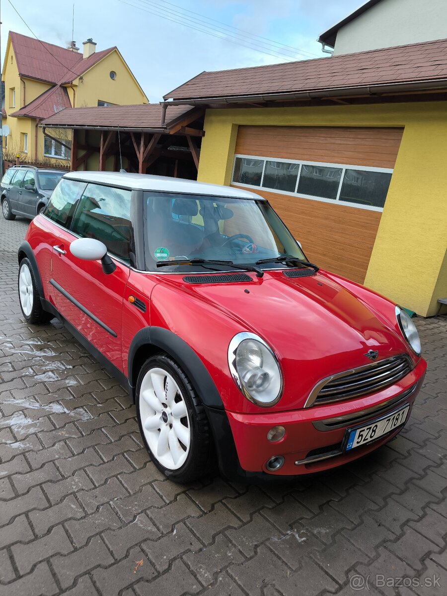 Mini Cooper r50 1.6 85kw, 2005 ,Nové zimní i letní pneu.