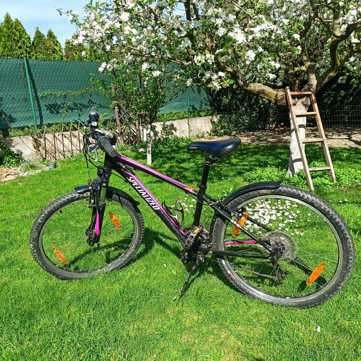 Dievčenský bicykel Specialized 24