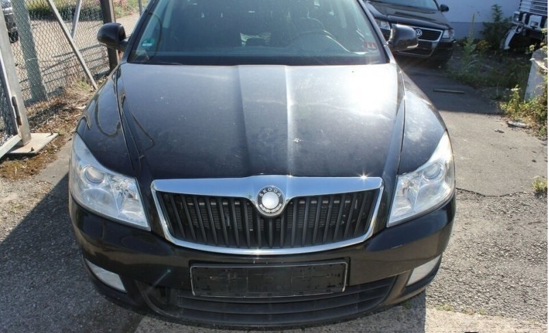 Rozpredam Skoda Octavia 2 Facelift 1,6tdi farba cierna,