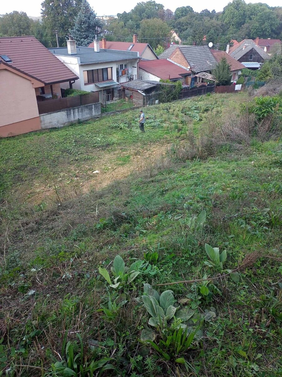 Predám stavebný  pozemok Brodzany 1200m2.