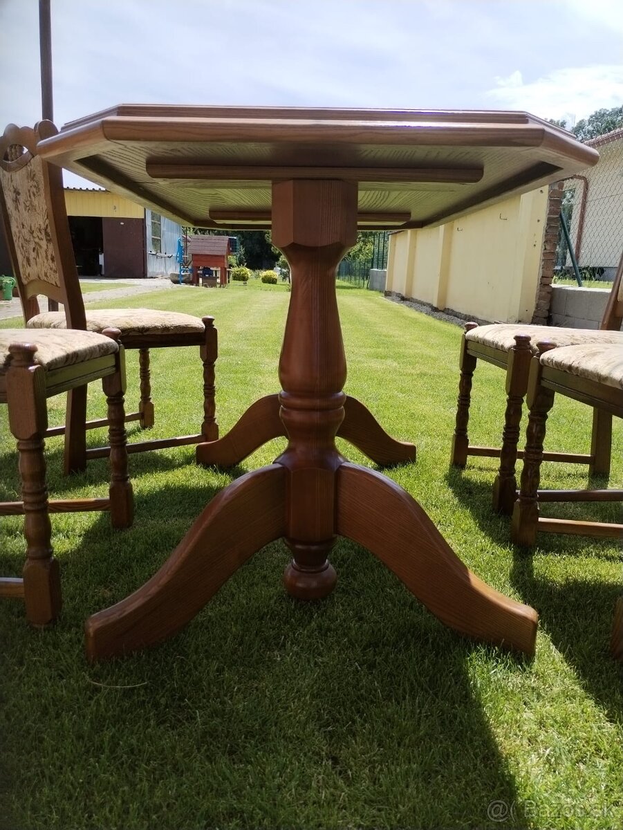 Masívny jedalensky stol