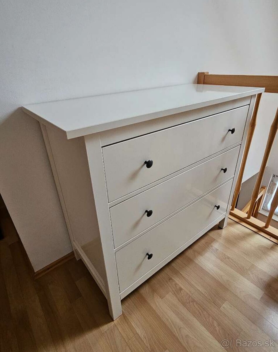 Hemnes IKEA komoda 3 zásuvkova biely lesk