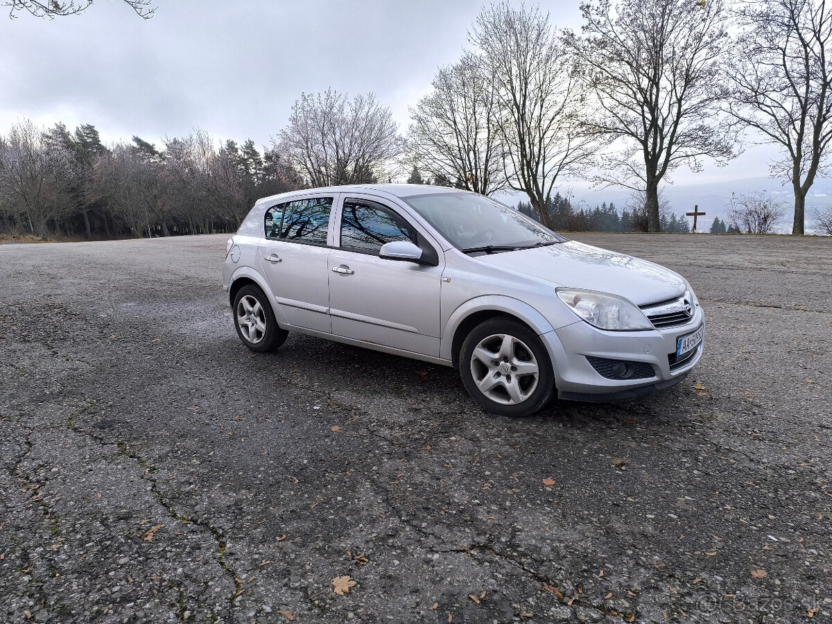 Opel Astra, r.v. 2009