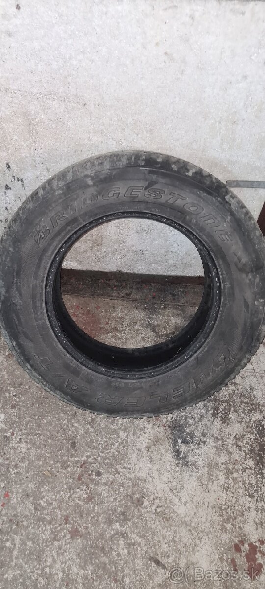 Predám pneu 265/65 R17