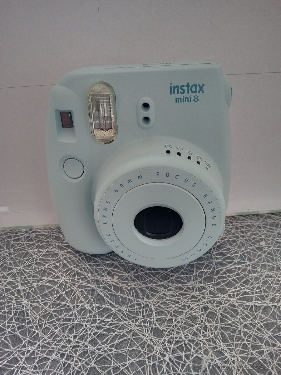 Fotoaparát Fuji instax mini 8.