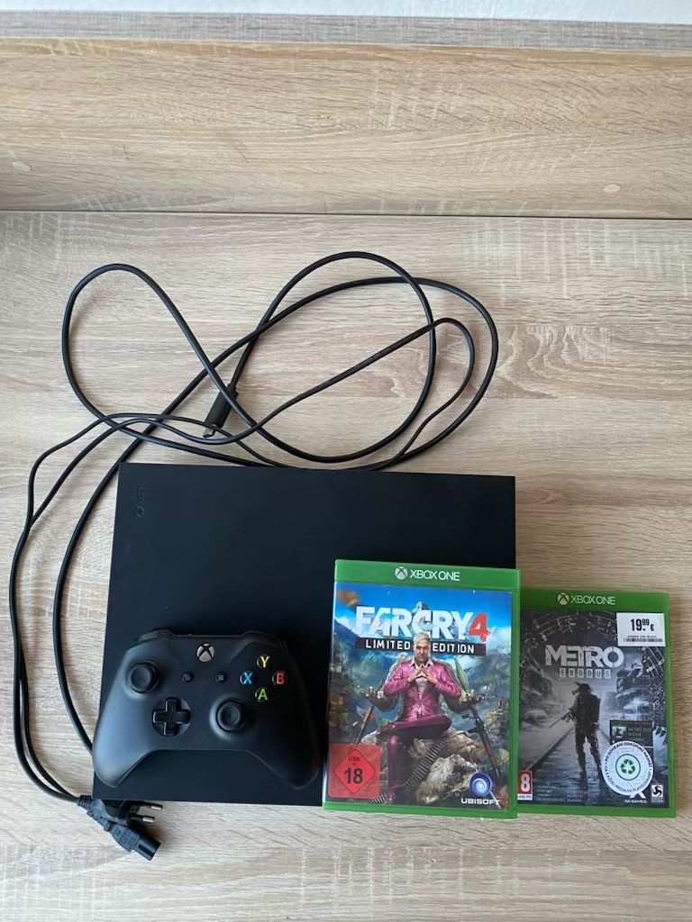 Xbox One X + 2 hry + Box