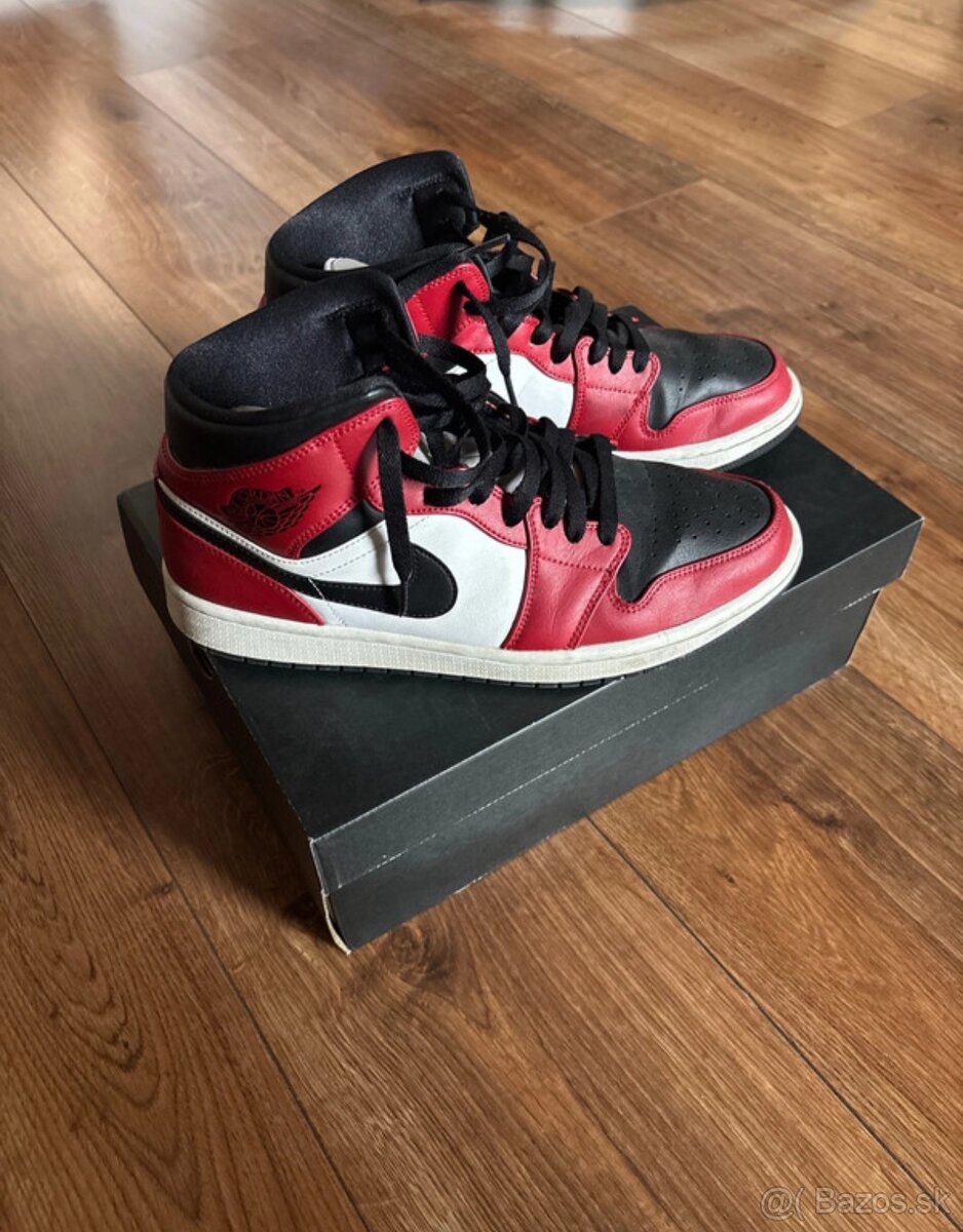 Jordan 1 Chicago mid