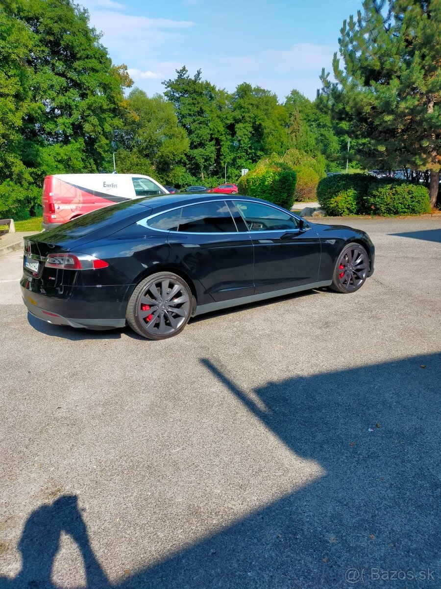 Tesla S P85