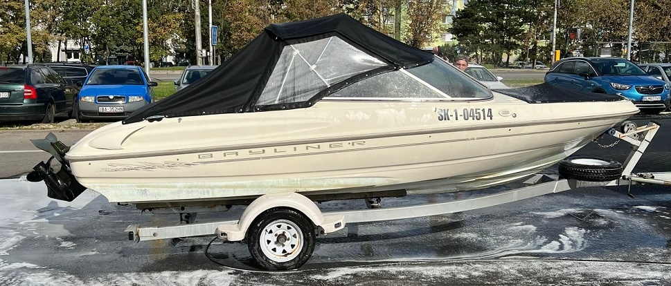 Predám motorový čln Bayliner,  motor mercruiser 3,0