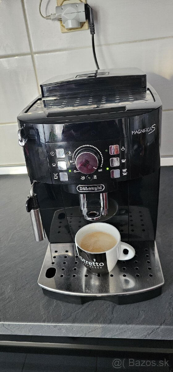 Kávovar DeLonghi Magnifica S