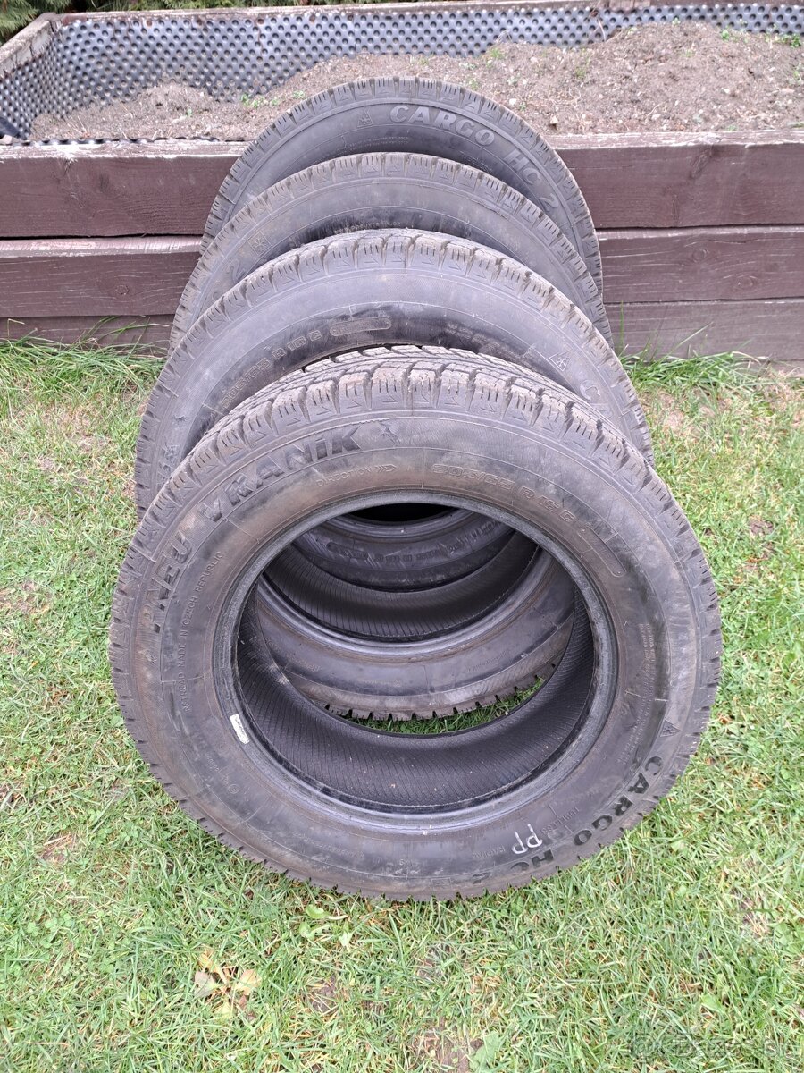 Zimne pneu 205/65 r16 - Vranik