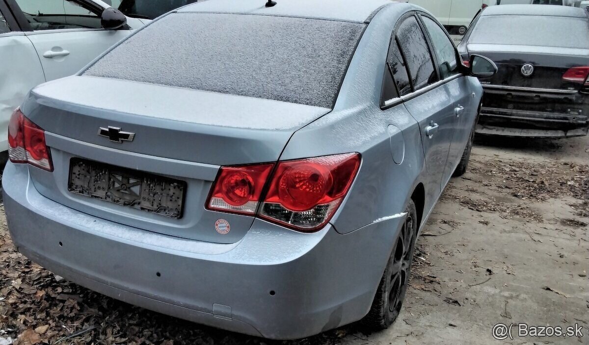 predám MOTOR F16D4 Chevrolet Cruze 1.6 2011 DVERE a iné  pre