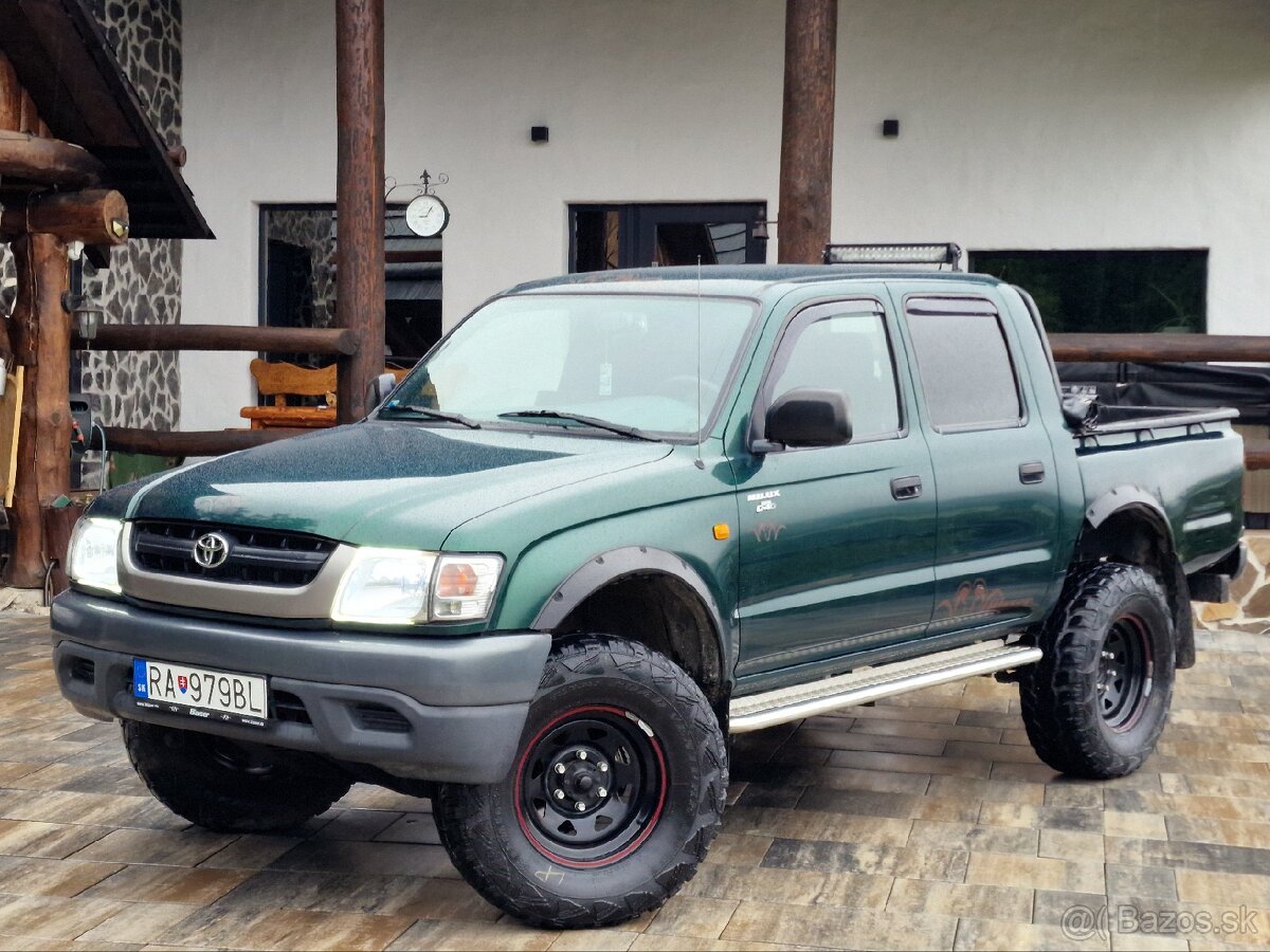 Toyota Hilux 2.5 D-4D 4X4 UKÁŽKOVÝ STAV