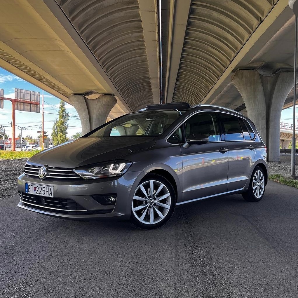 VW golf sportsvan na prenájom od 14€ / deň