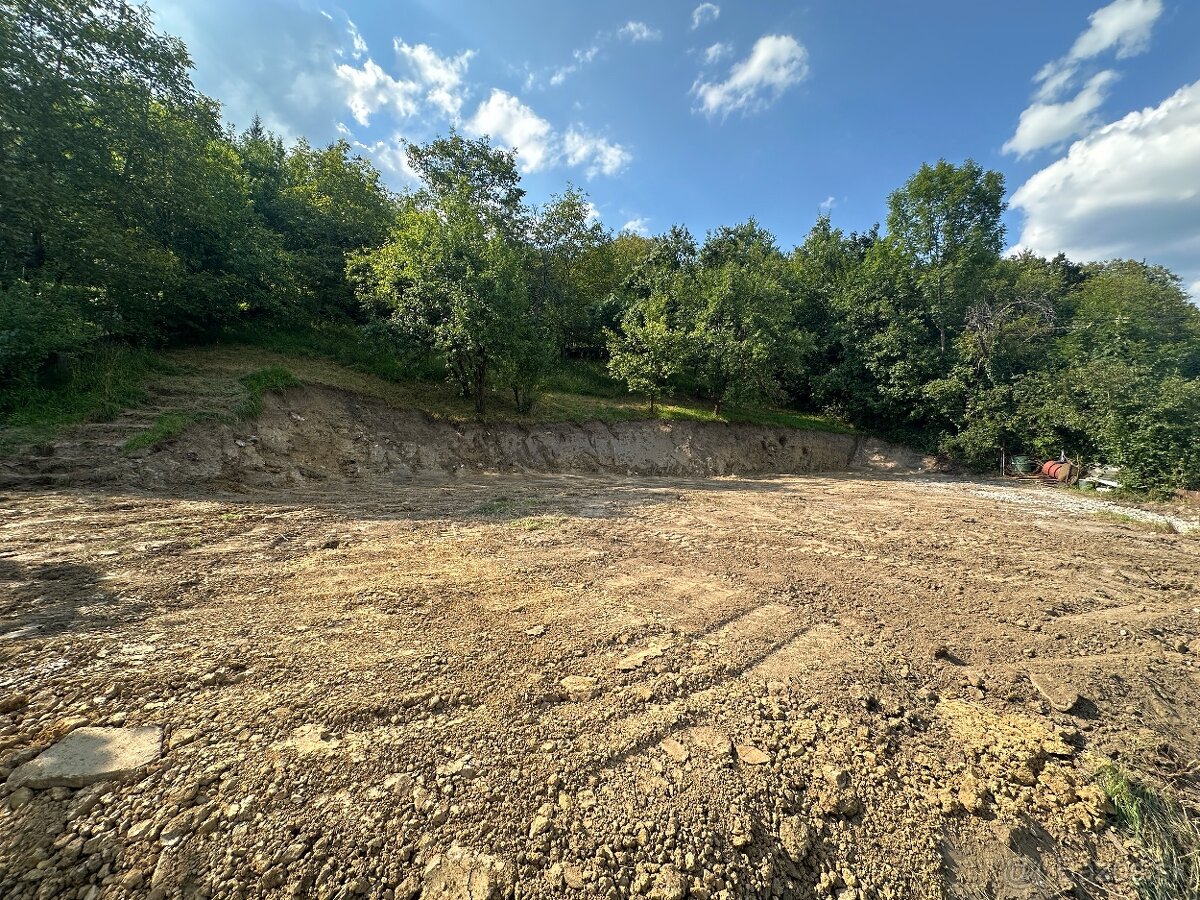 Stavebný pozemok Kotesova časť Oblazov  1000m2