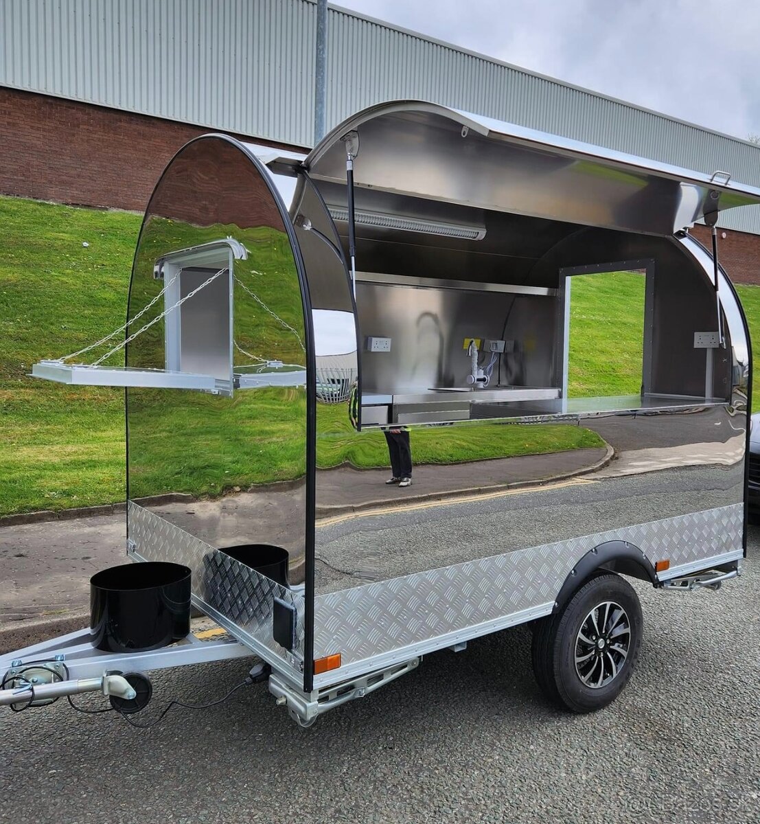 Food truck - pojazdná kuchyňa, výčap, predajňa 280cm