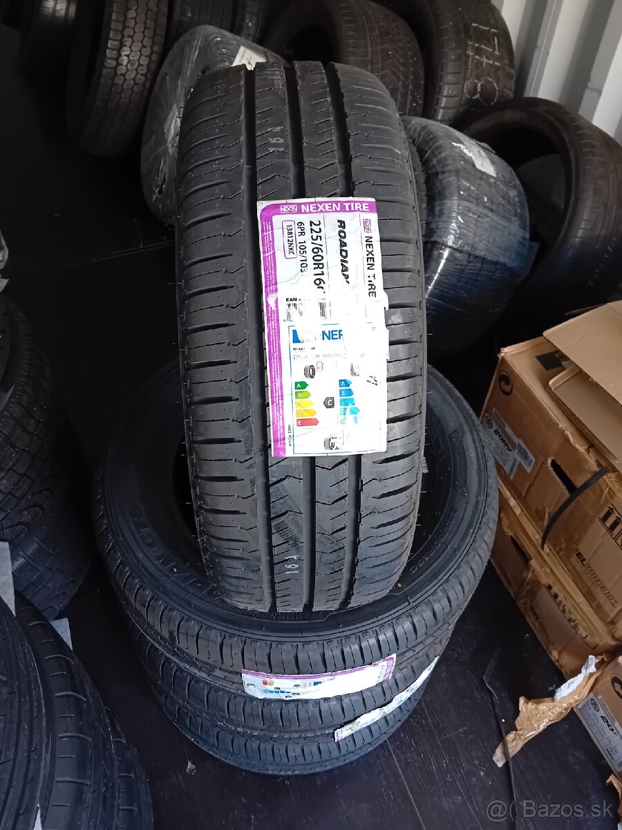 Nexen Roadian CT8 225/60R16C