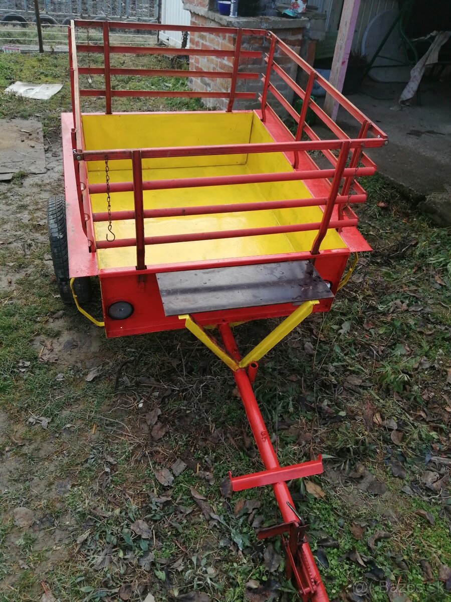 Predam vlečku prives na malotraktor