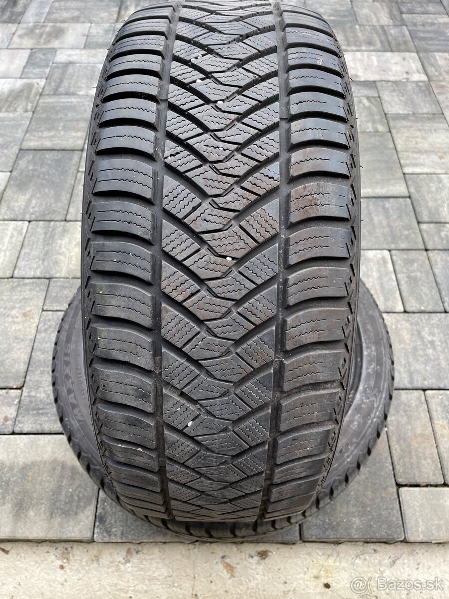 Predám 2ks celoročne pneu 225/45R18 Maxxis