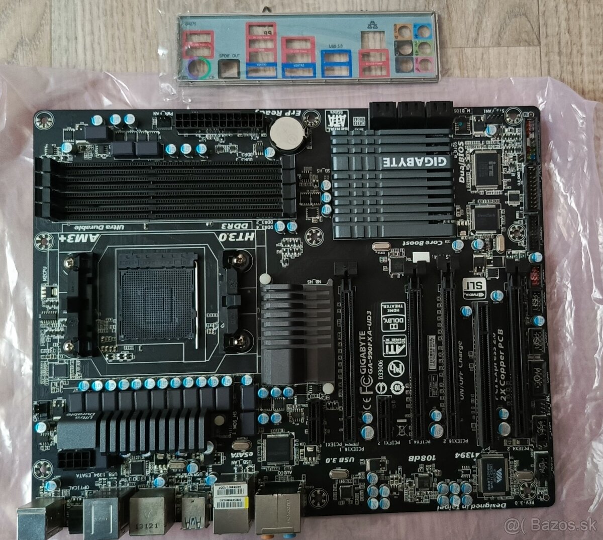 Gigabyte GA990FXA-UD3