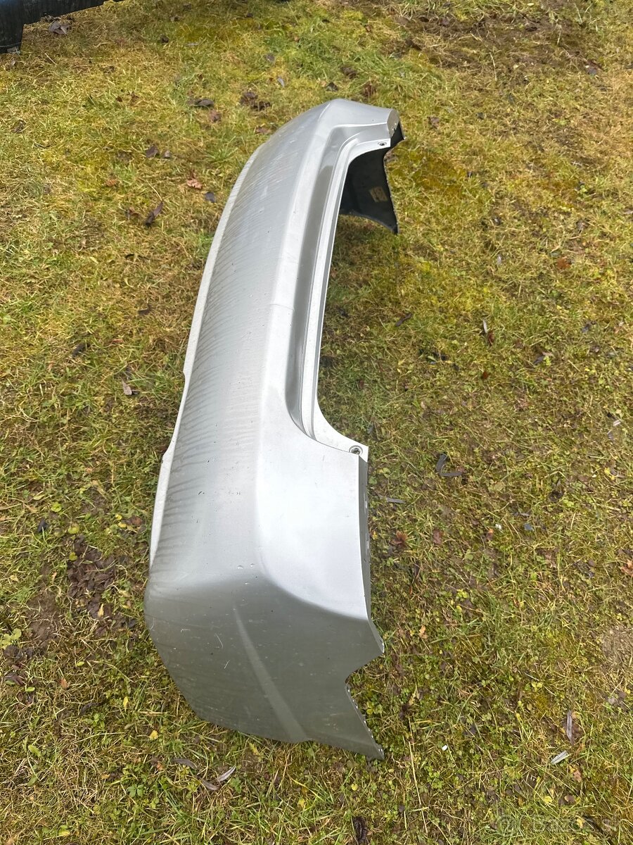 Predám nárazník Kufor Dvere Honda Civic 2006-2010 sedan 8g