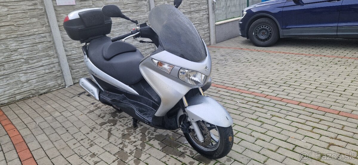 Suzuki Burgman 125i maxi skúter