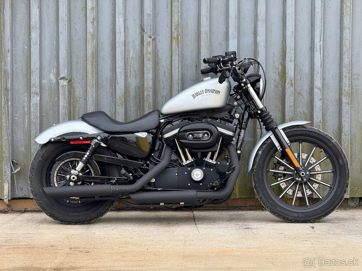 Harley Davidson Sportster Iron 883 Brilliant Silver XL883N