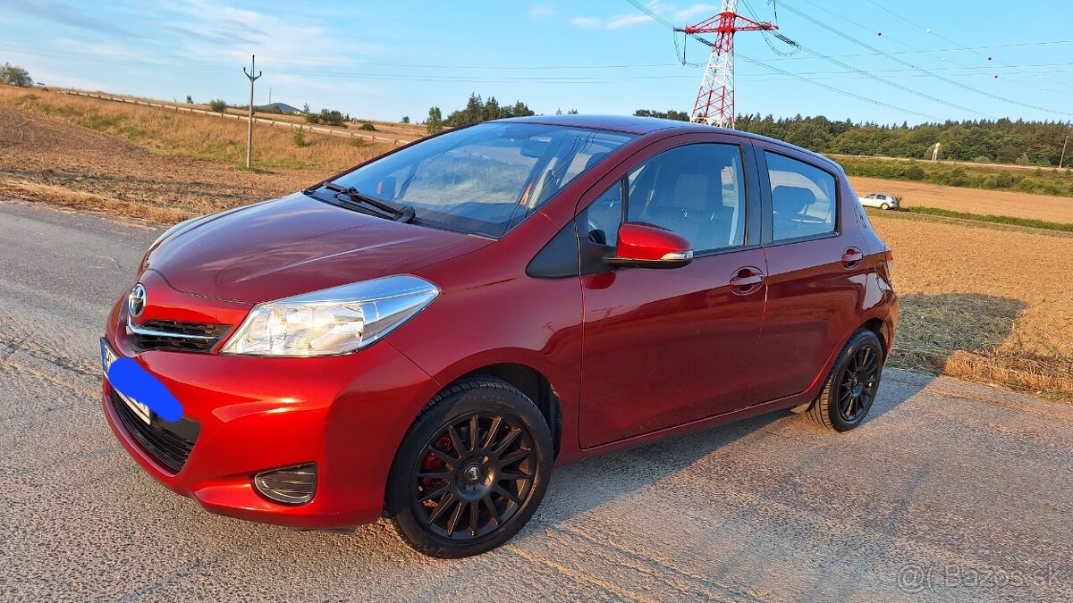 TOYOTA Yaris 1.0 , SR,r.2013