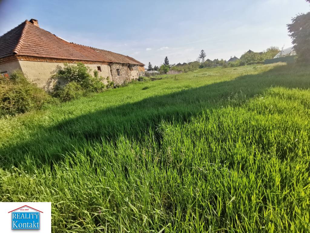 Ponúkame na predaj stavebný pozemok - Nesvady