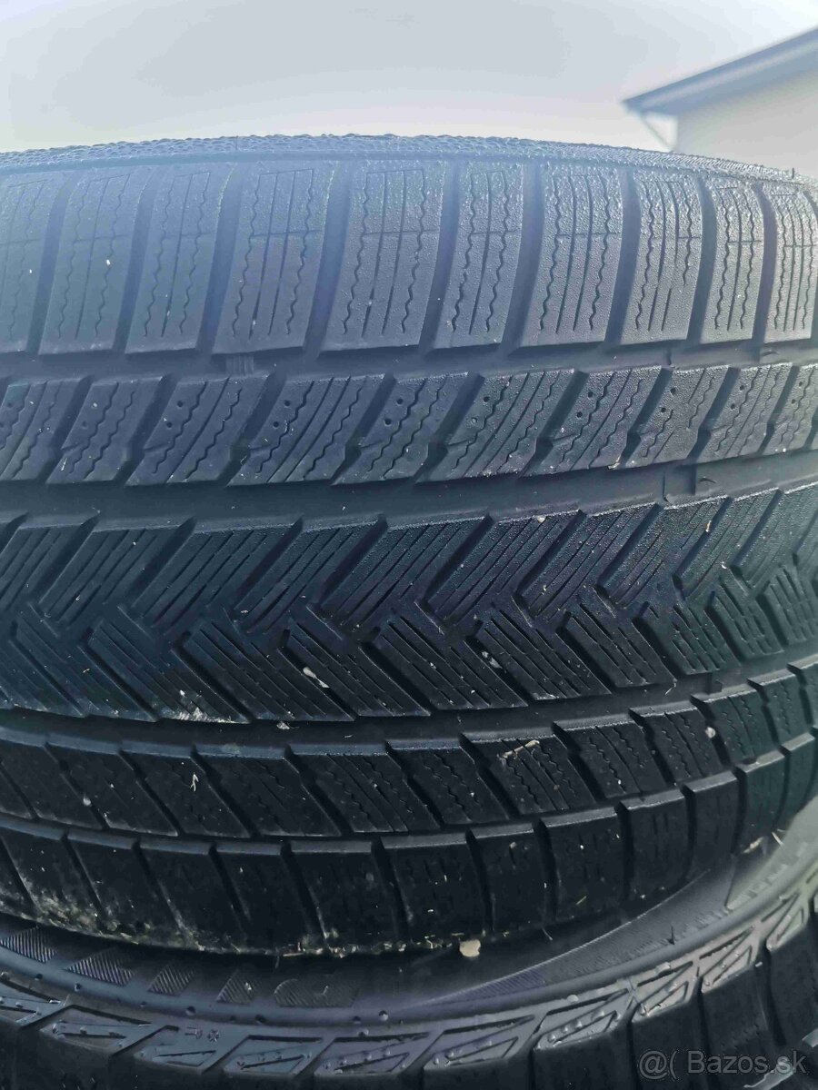 275/35 R19 zimne Gripmax