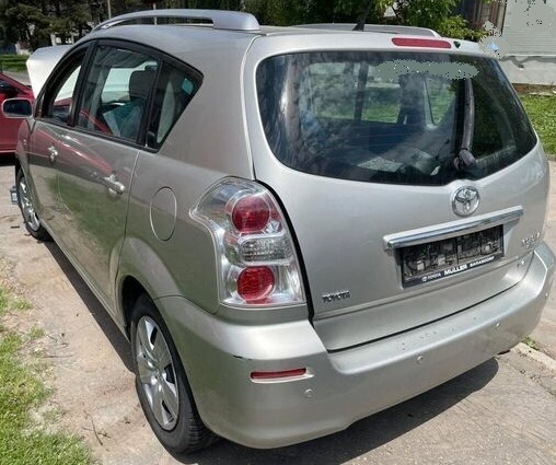 Toyota Corolla Verso 2.2 D4D 2007 predám sklo na piate dvere