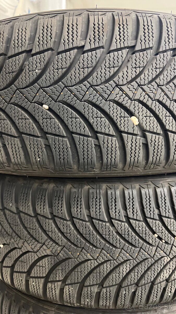 2+1 ks 215/55R16 Nexen zimné Pneu