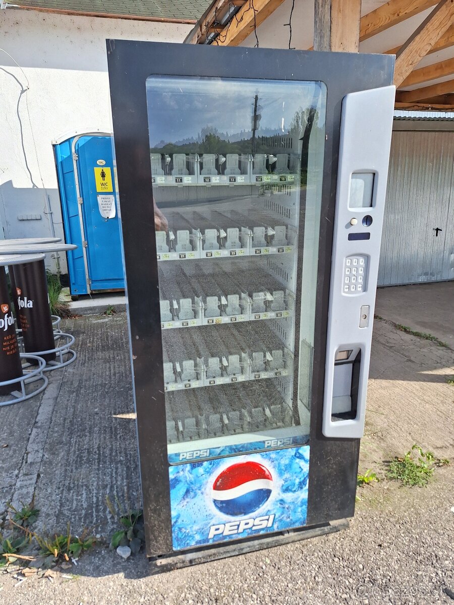 Automat  na napoje a potraviny