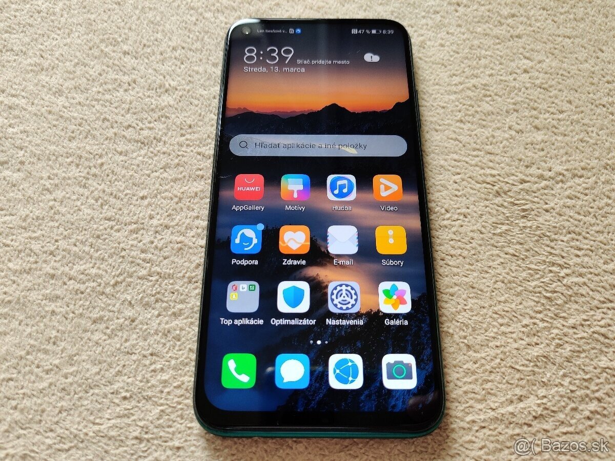 Huawei P40 Lite.  6gb/128gb.  Tmavá zelená metalíza.