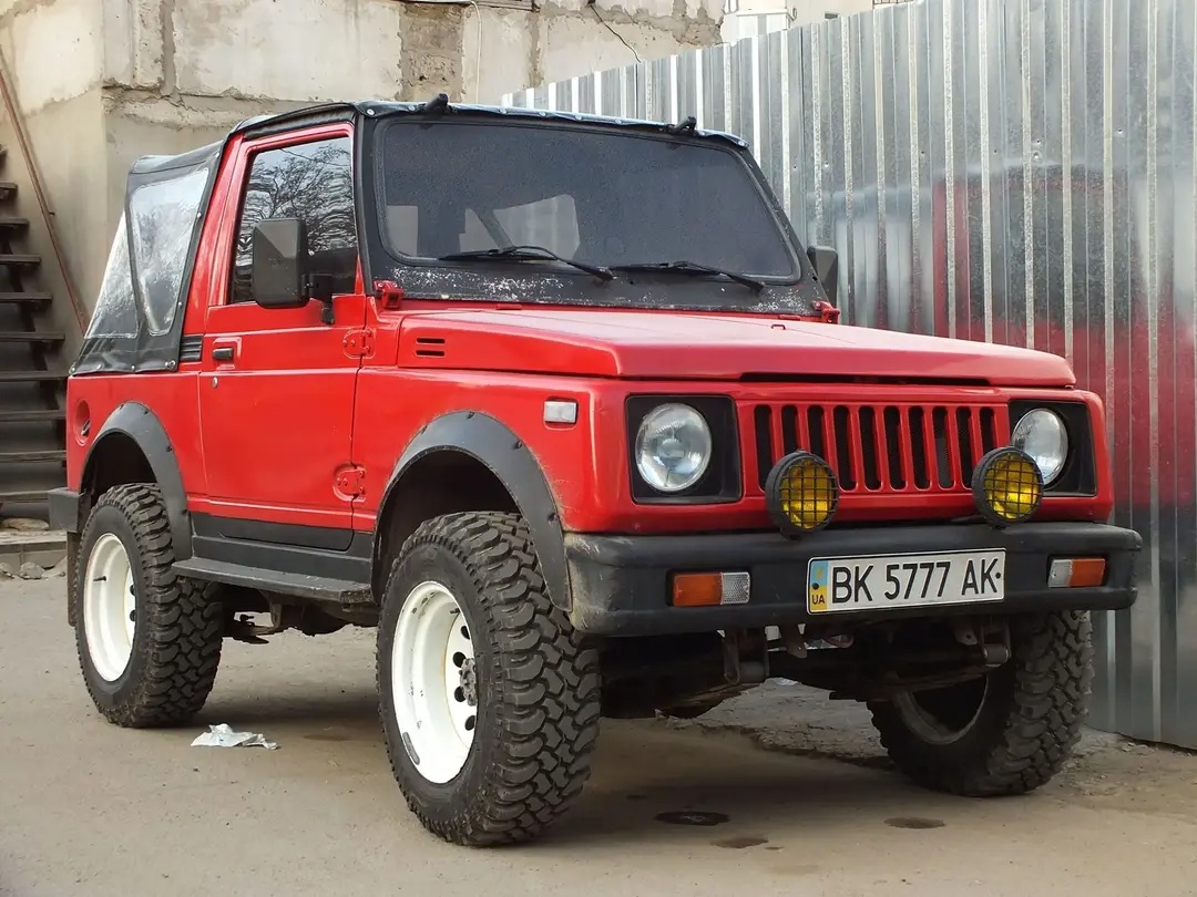 Dopyt/Kupim Suzuki Samurai