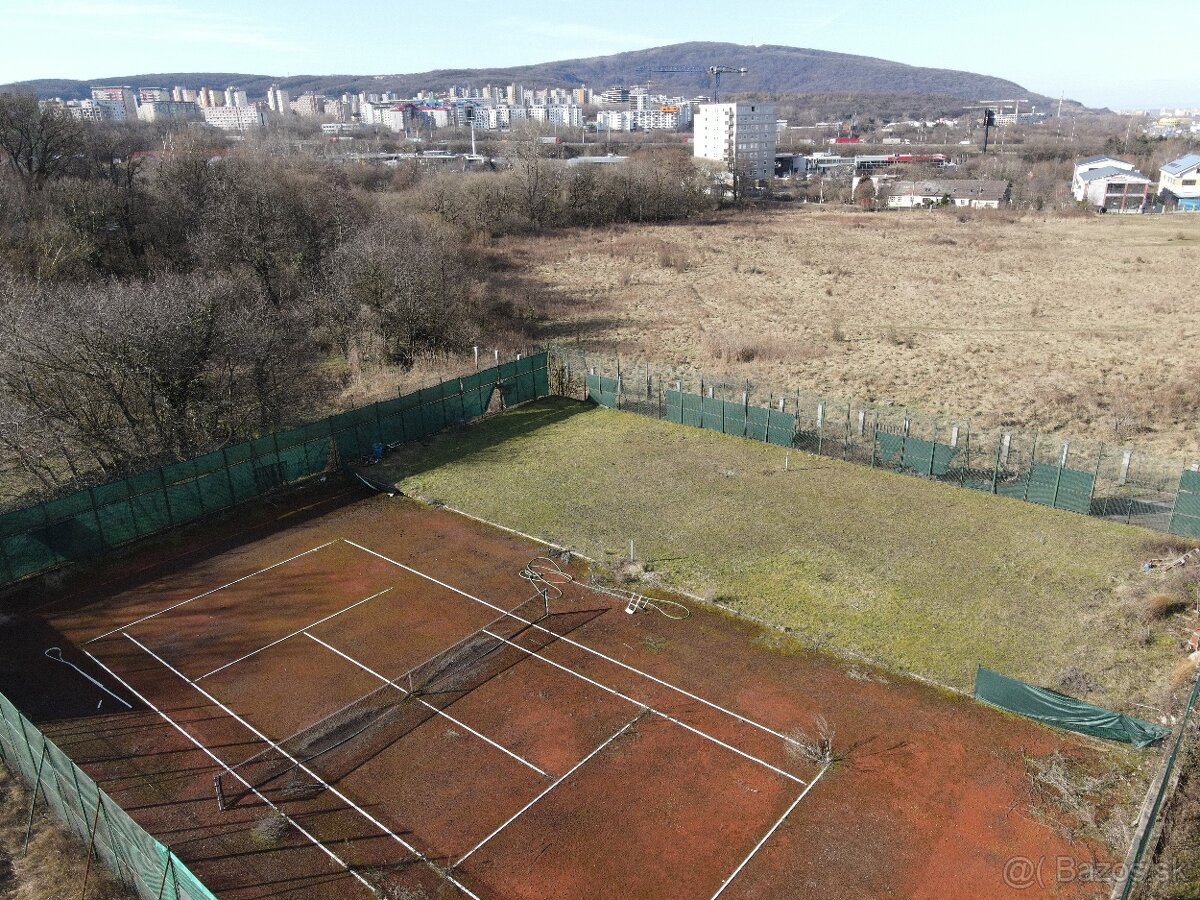 Prenájom tenisového dvojkurtu / tenis / sklad