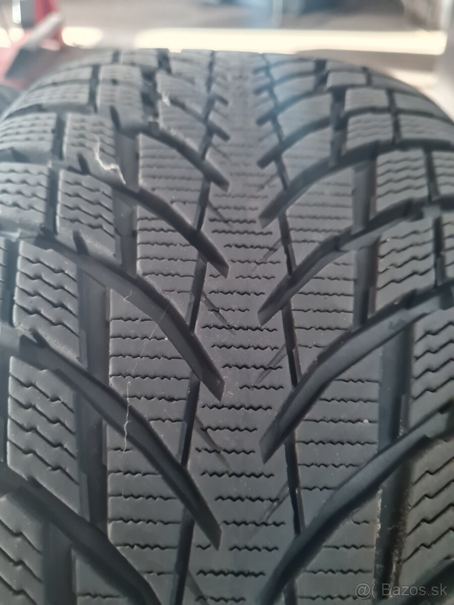 Nokian WR Snowproof P 215/50 R18 92 v Zimné