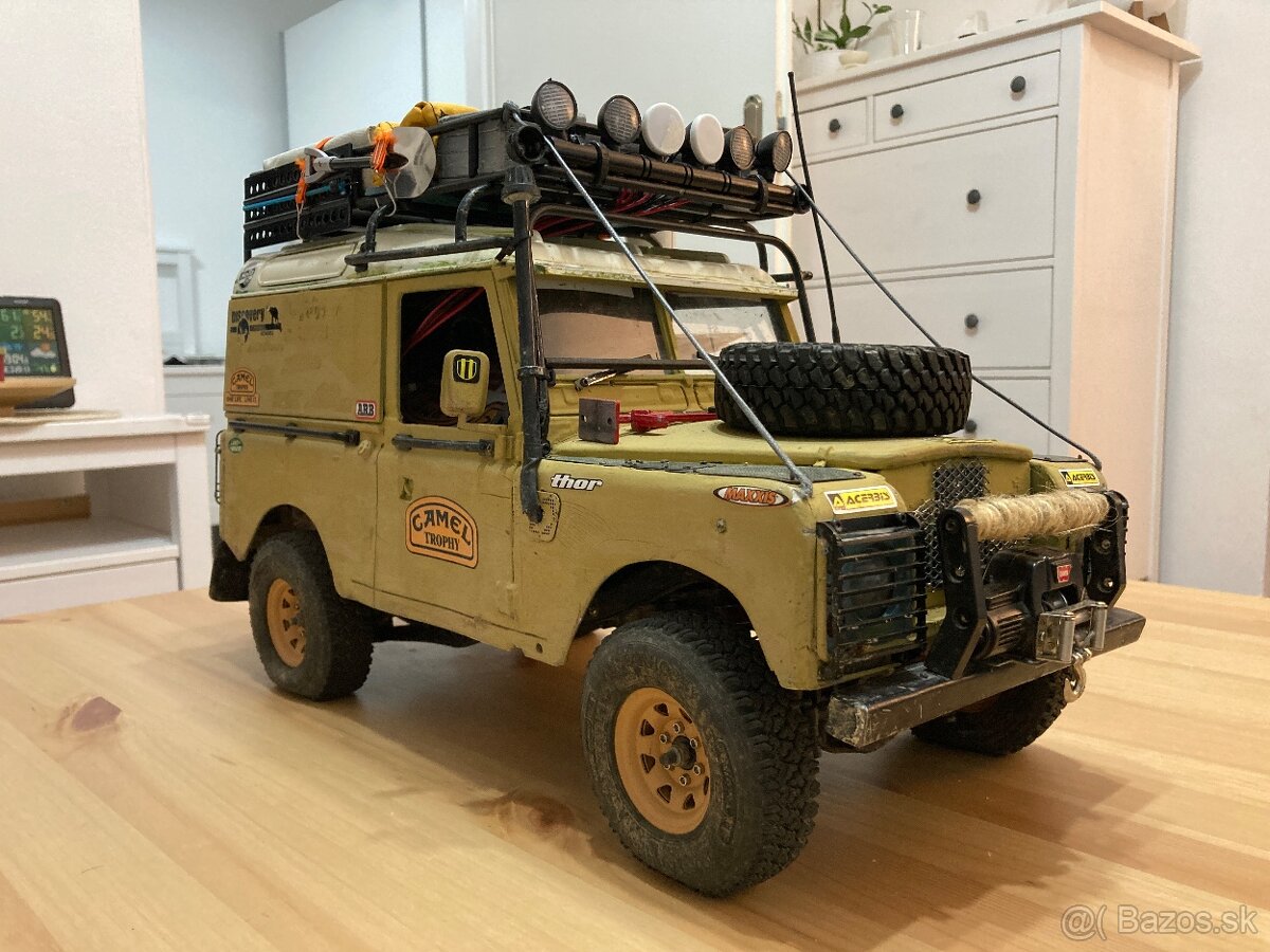 Land Rover Defender D90 Camel Trophy 1/10