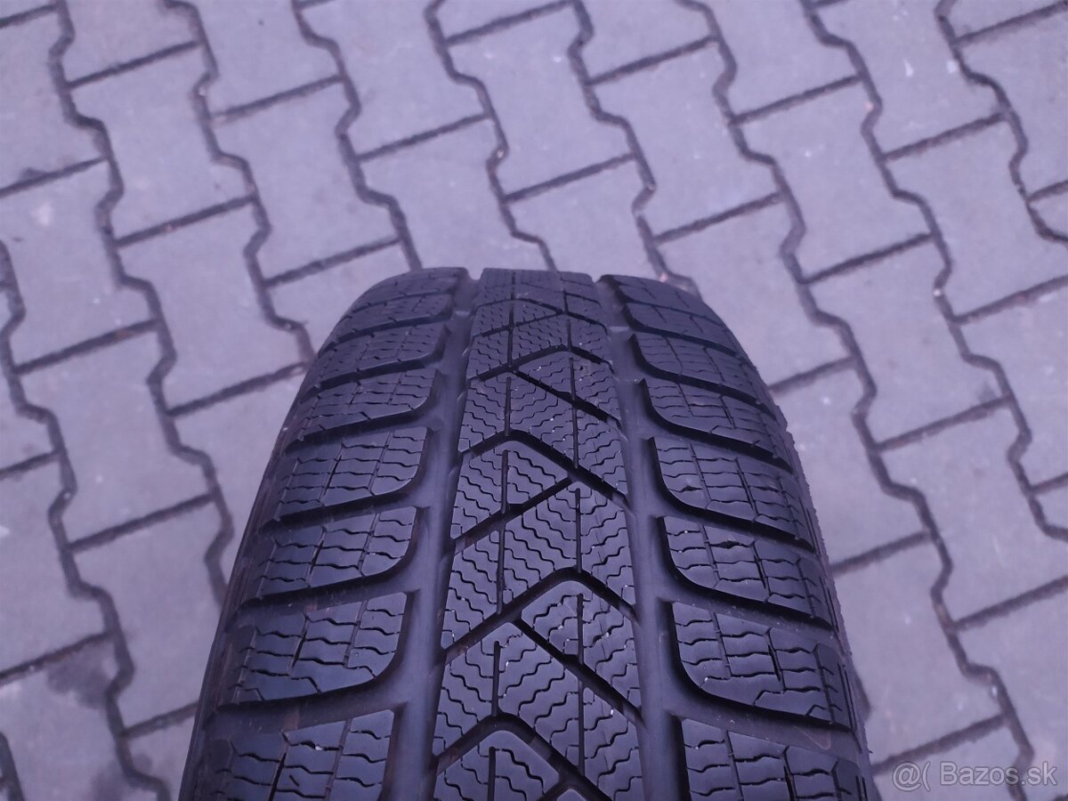 Zimné pneu Pirelli Sottozero 3 215/60 R16