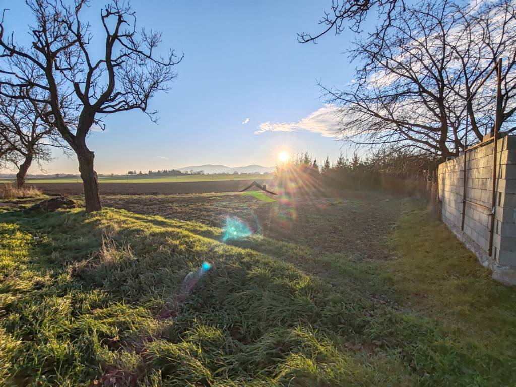 Slnečný pozemok s výhľadom na Slanské vrchy