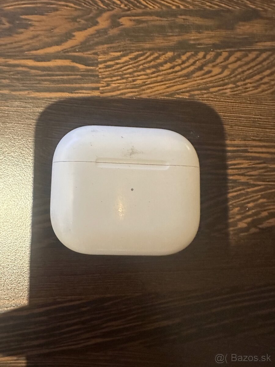 Predam Apple AirPods (3. generácie) s Lightning s nabíjacím