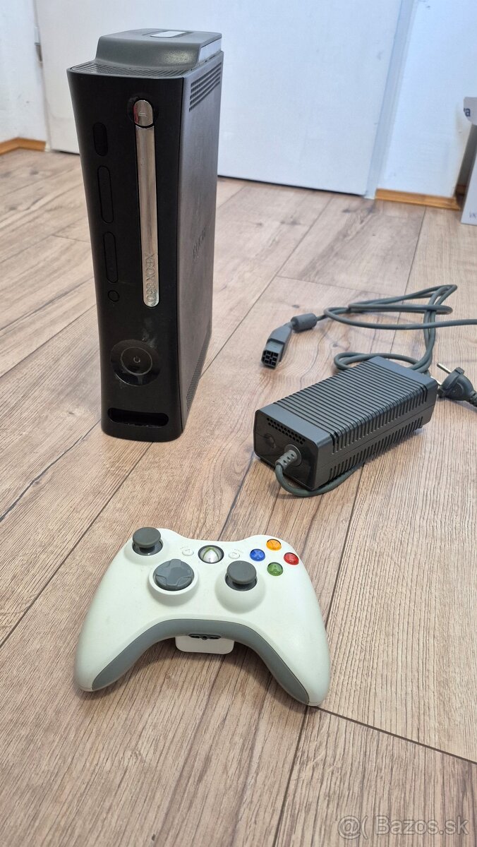 Xbox 360 + joypad a káble - nejde