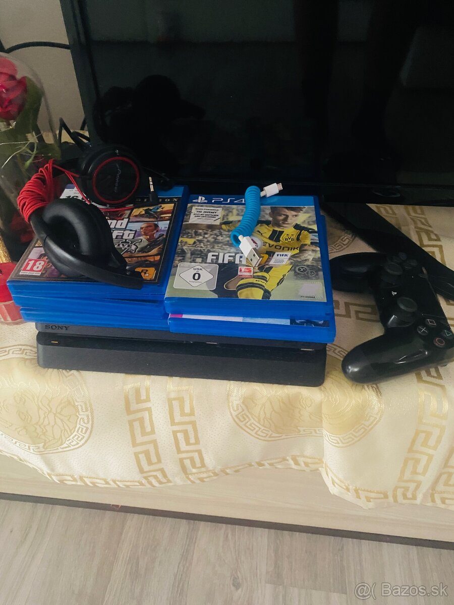 PS4 + 6x Hra + Ovládač