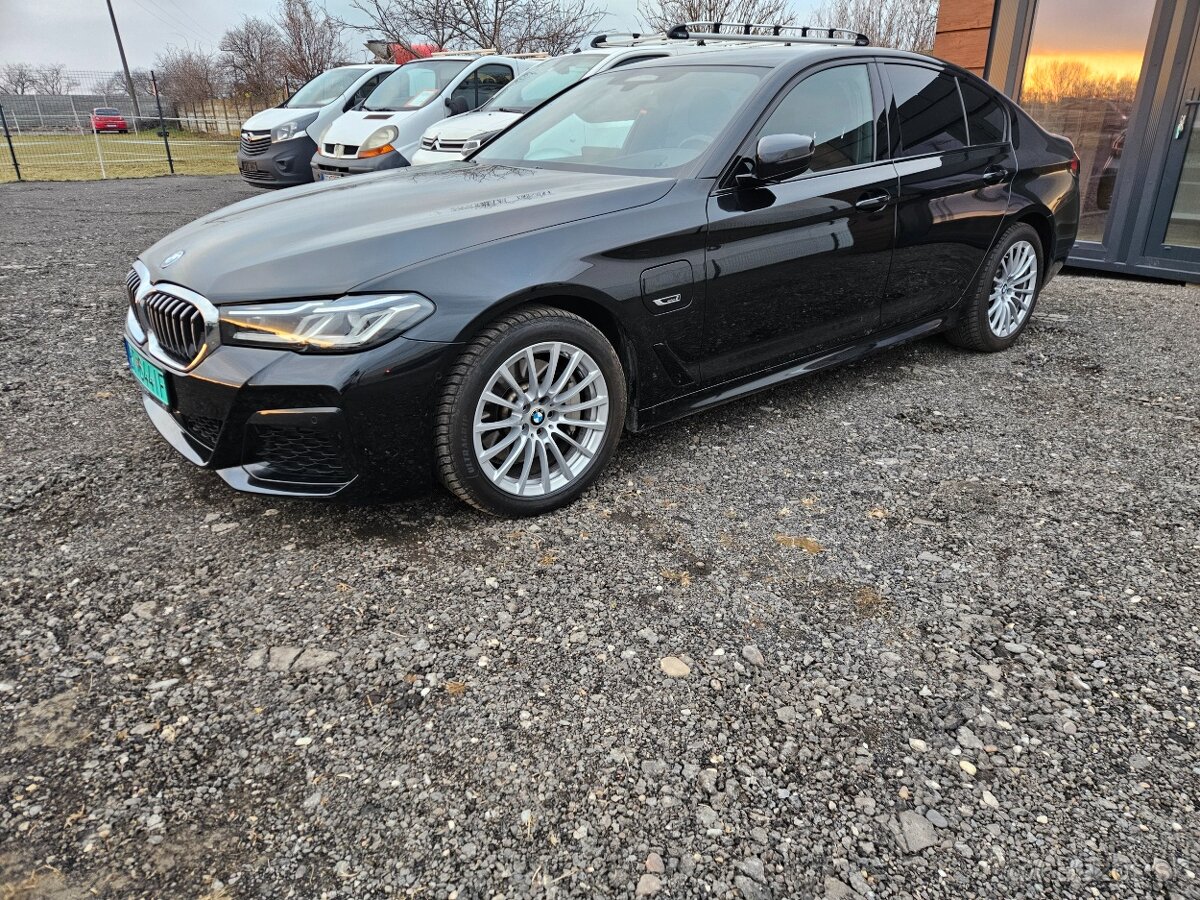 BMW 530e xDrive A/T M-Packet  LASER benzín+elektro Slovenské