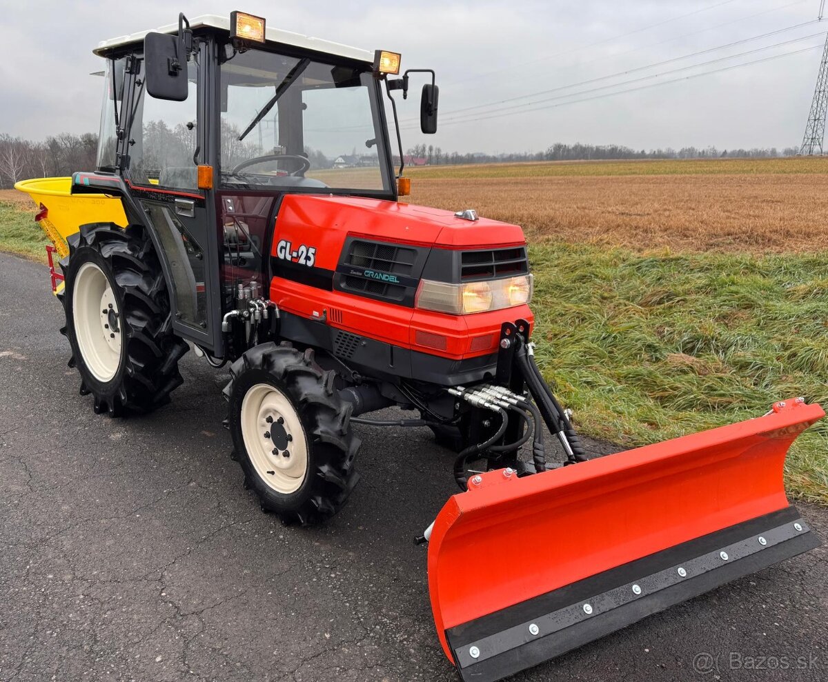 Japonský traktor KUBOTA GL 25 + příslušenství