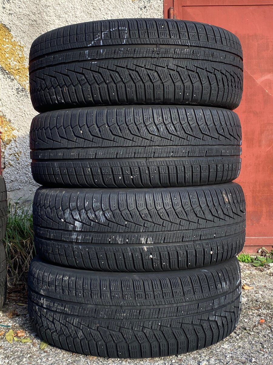 Hankook  Winter ICept EVO2 SUV 235/55 R18 104V